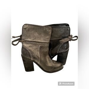 Kensie woman boots in distressed gray . Size 8